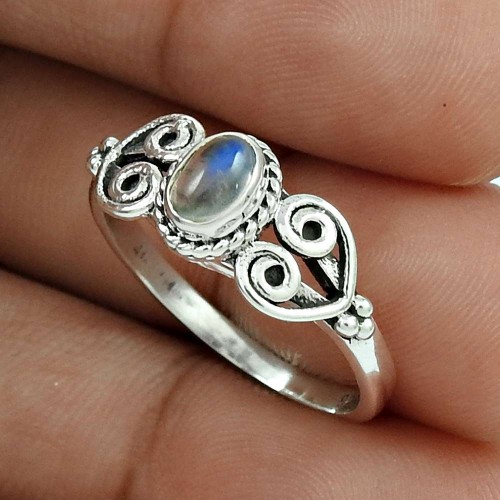 Handgemaakte zilveren ovale ring met maansteen Zilveren Ring Ovale Maansteen